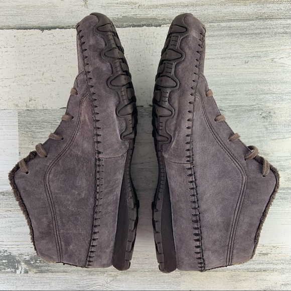 SKECHERS Brown Suede Chukka Boots Size 9.5 Wide - Picture 5 of 9